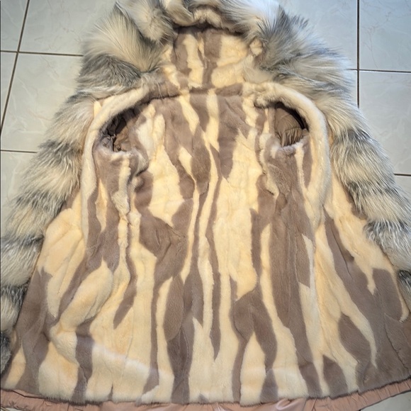 Women's Pink Fur-Trimmed Coat - Picture 4 of 10